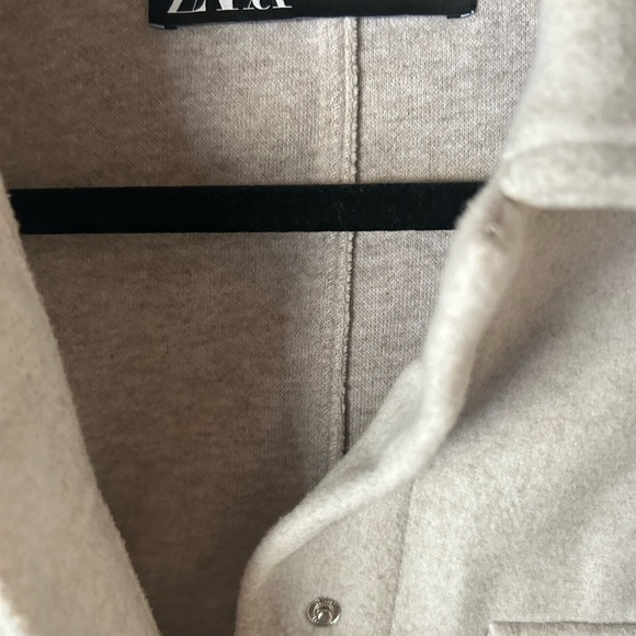 Zara Soft Overshirt. Oversized Metal Snap Front Closure. - Picture 5 of 8